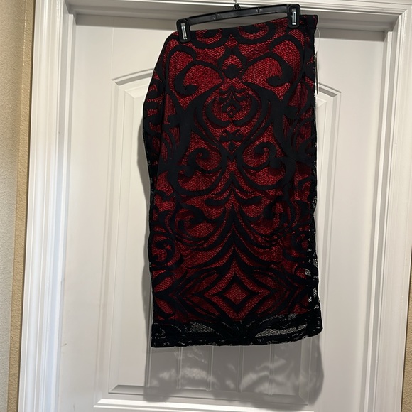Red and black Lace - Picture 2 of 4